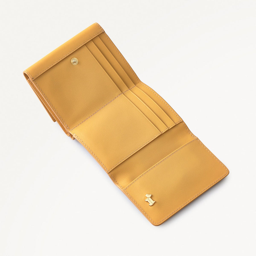 Pockets Leather Small Trifold Wallet in Pecan - 111482