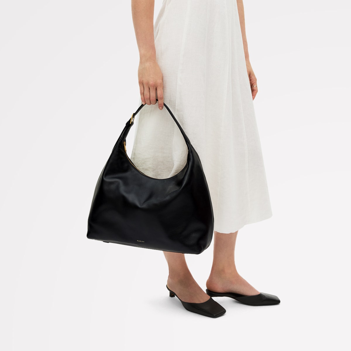 Spencer Mews Leather Large Ziptop Shoulder Bag in Black - 111680