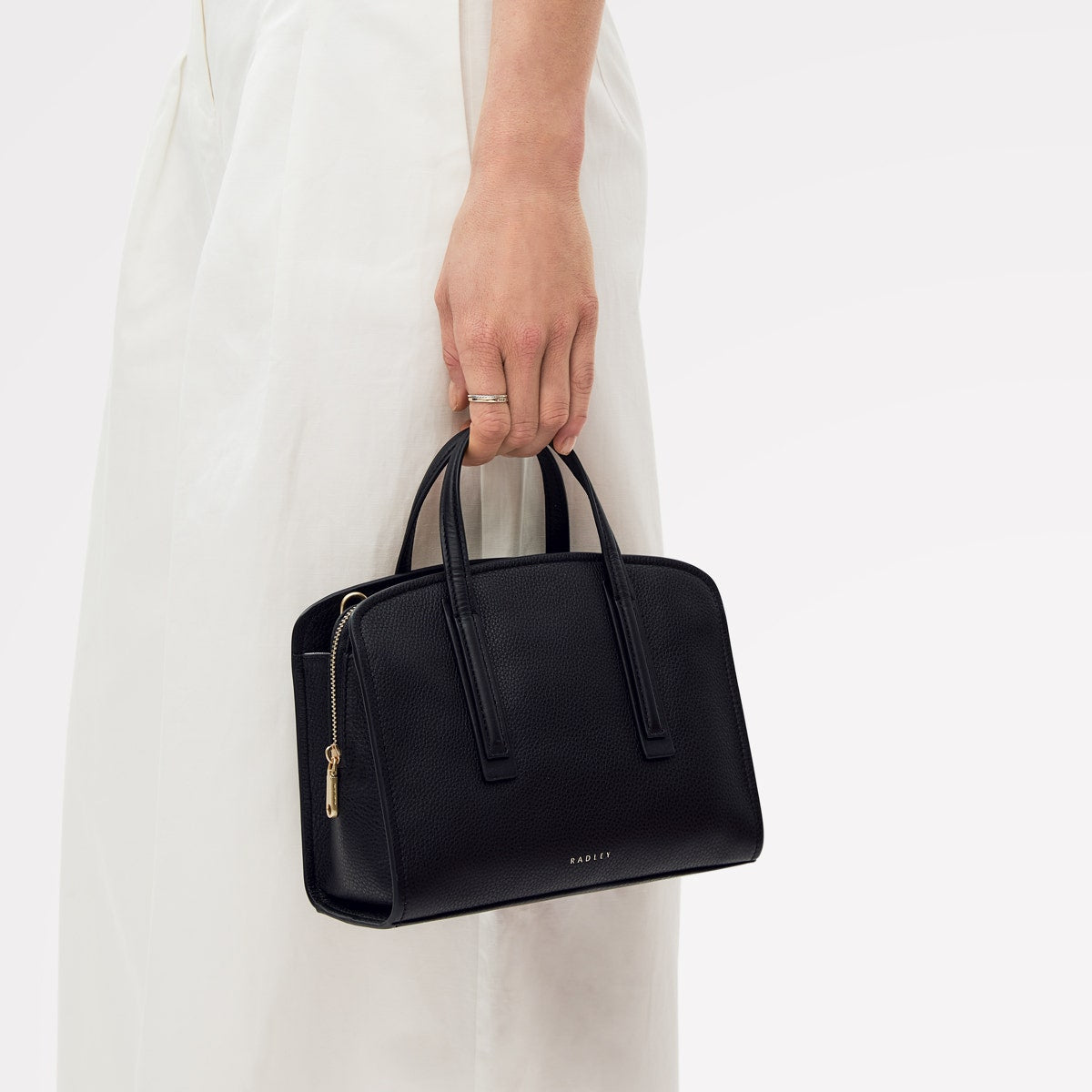 Arragon Row Fabric Small Zip Around Grab Bag in Black - 111710