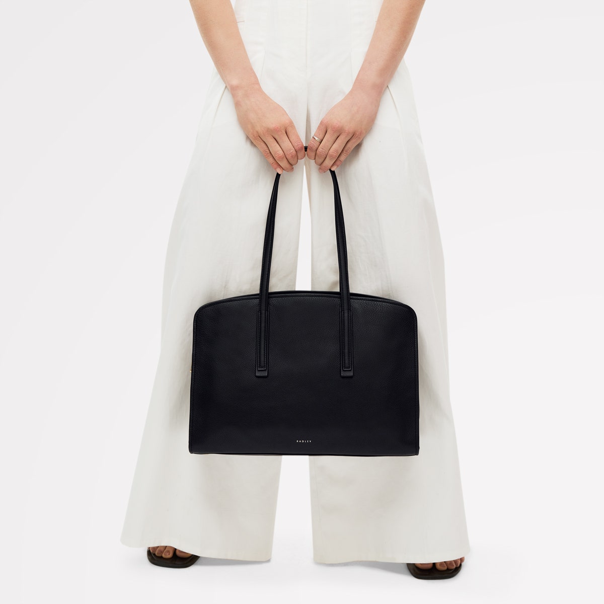 Arragon Row Fabric Large Laptop Shoulder Bag in Black - 111716