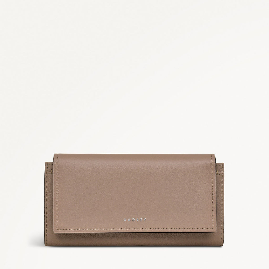 Holmes Avenue Leather Large Flapover Wallet in Latte - 111770