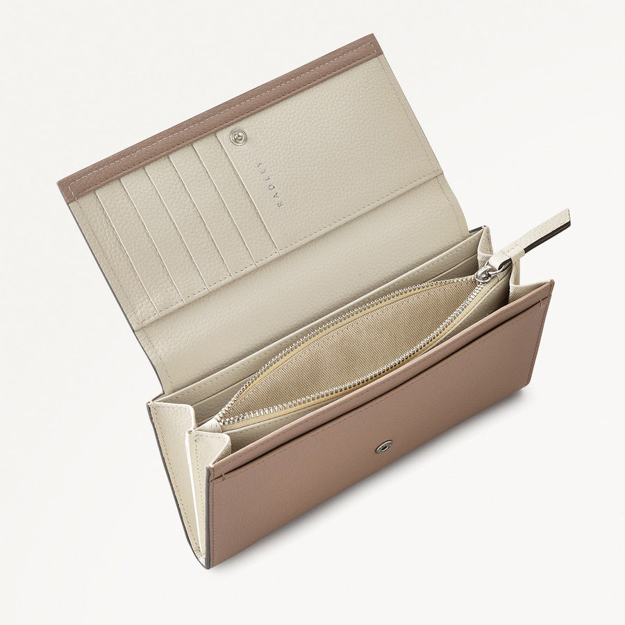 Holmes Avenue Leather Large Flapover Wallet in Latte - 111770