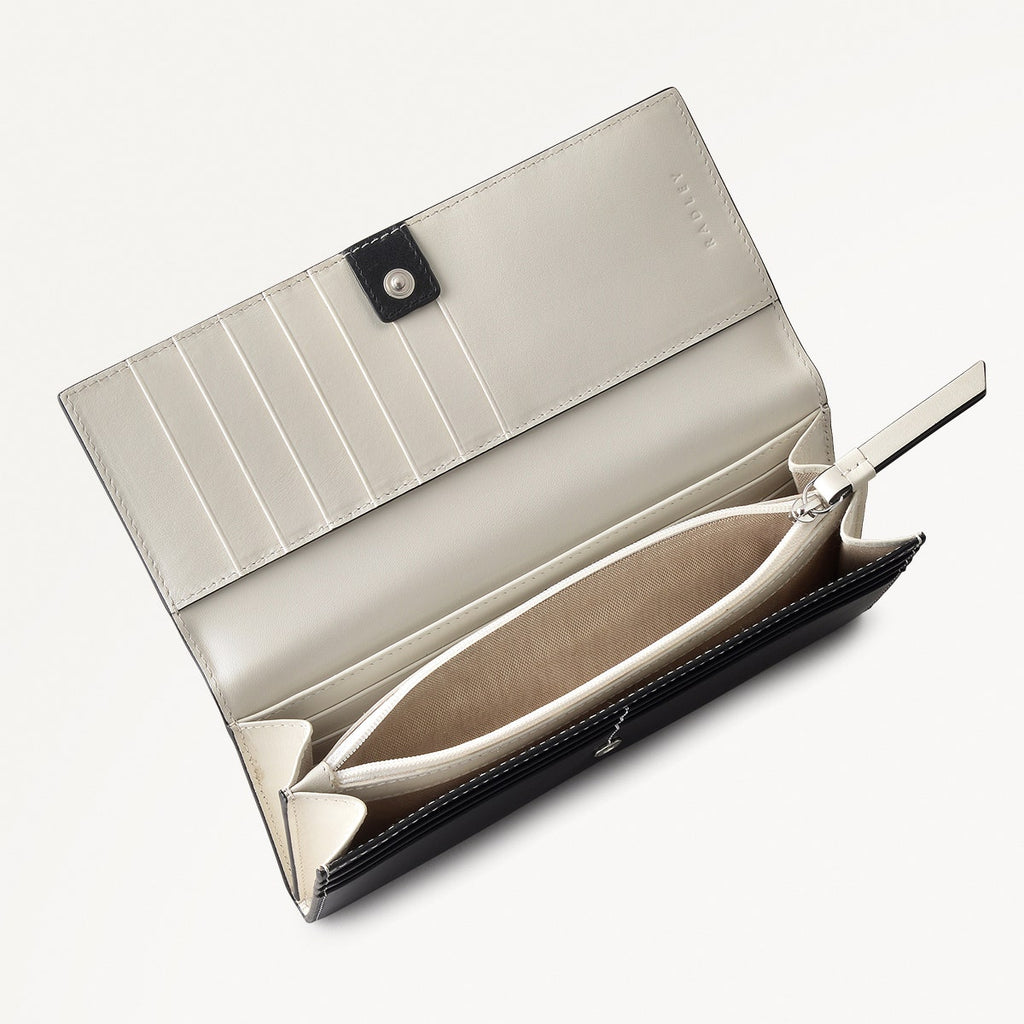 Face To Face Leather Large Flapover Wallet in Black - 111811