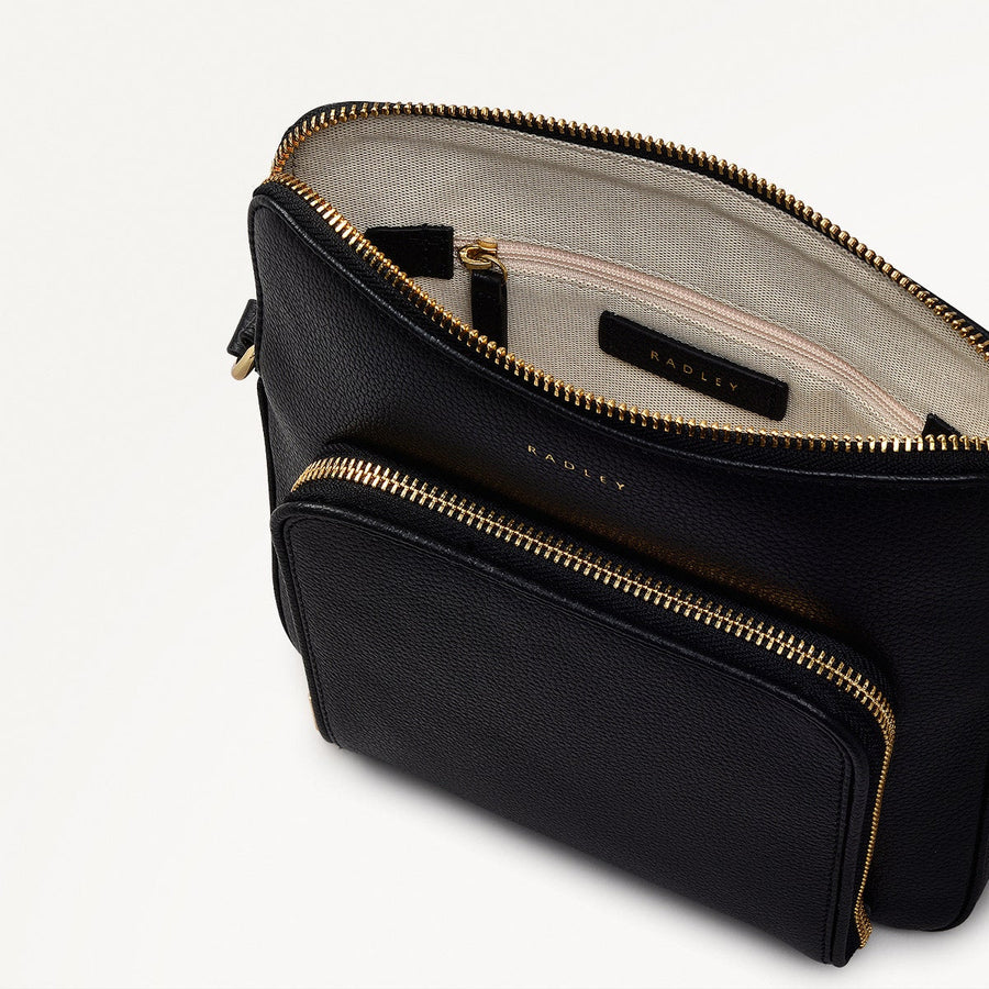 Redford Close Leather Medium Ziptop Cross Body Bag in Black - 111838