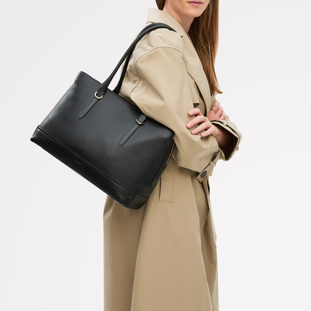Paddington Place Leather Medium Ziptop Shoulder Bag in Black - 111885