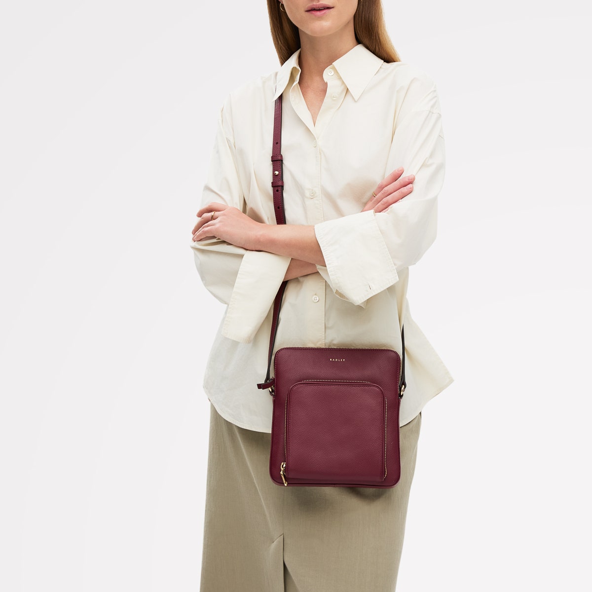 Redford Close Leather Medium Ziptop Cross Body Bag in Merlot - 111901