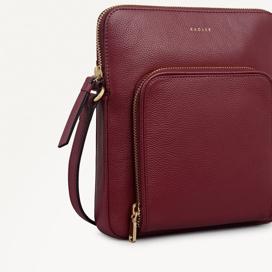 Redford Close Leather Medium Ziptop Cross Body Bag in Merlot - 111901