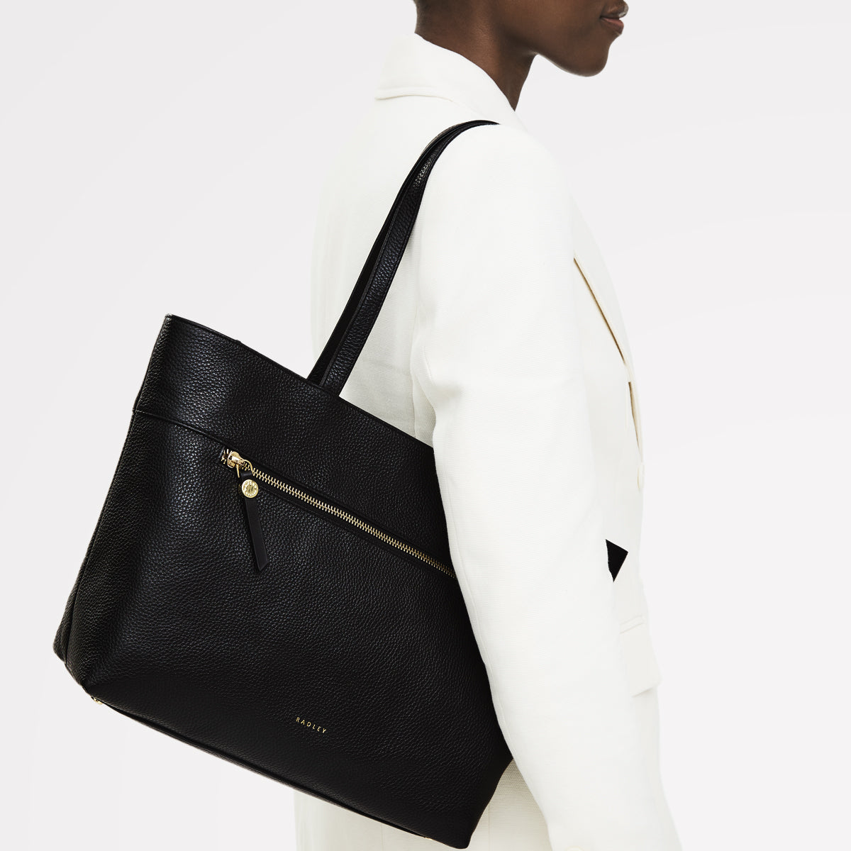 Fountain Road Leather Medium Ziptop Tote Bag in Black - 111964