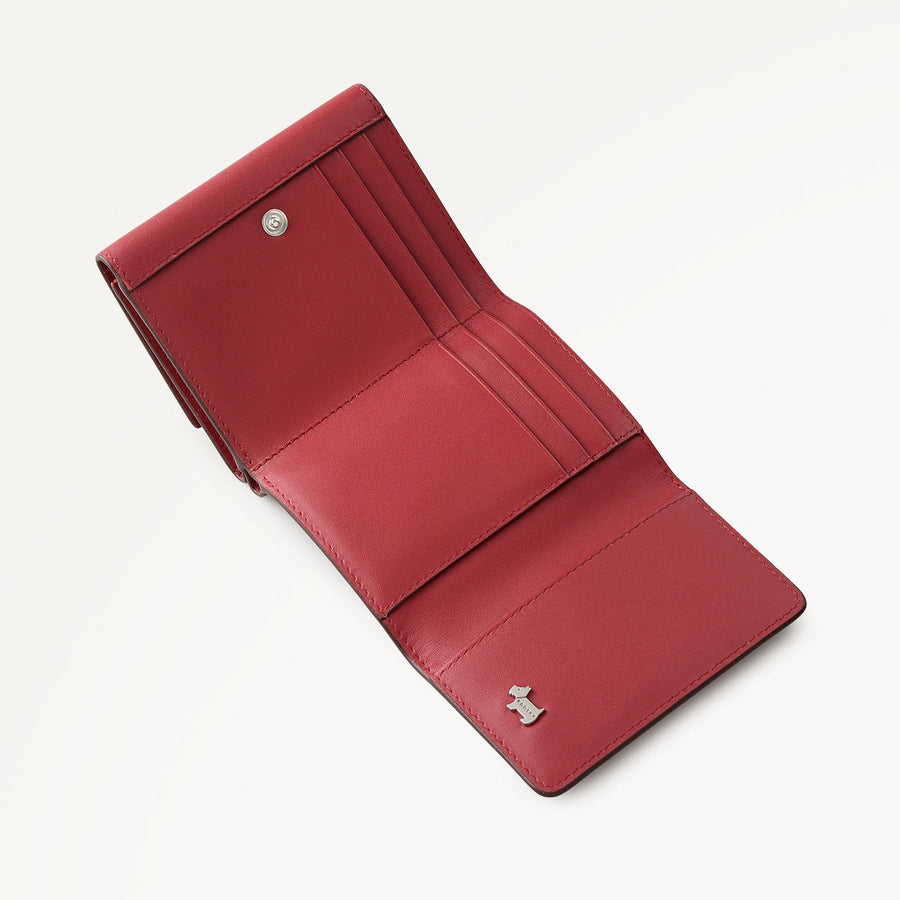 Pockets Leather Small Trifold Wallet in Carmine - 112068