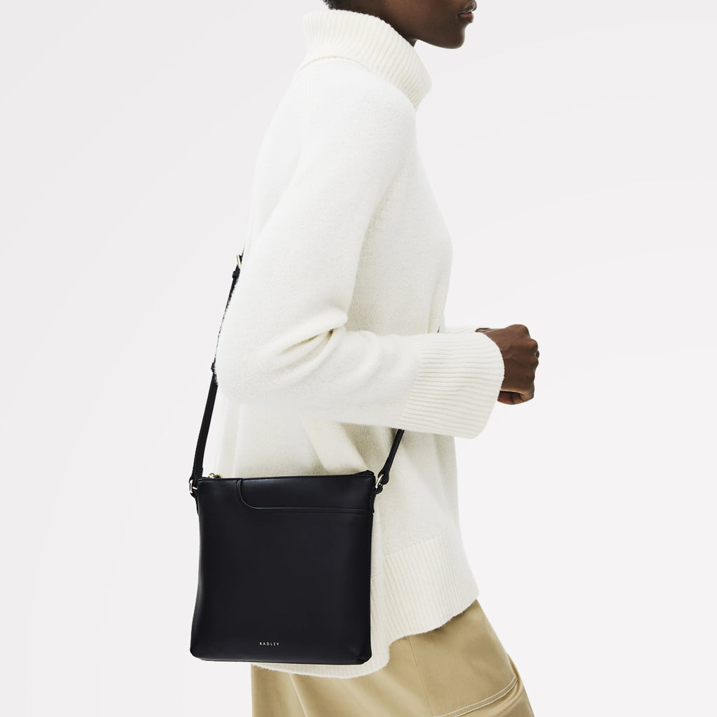 Pockets Leather Small Ziptop NS Cross Body Bag in Black - 112146