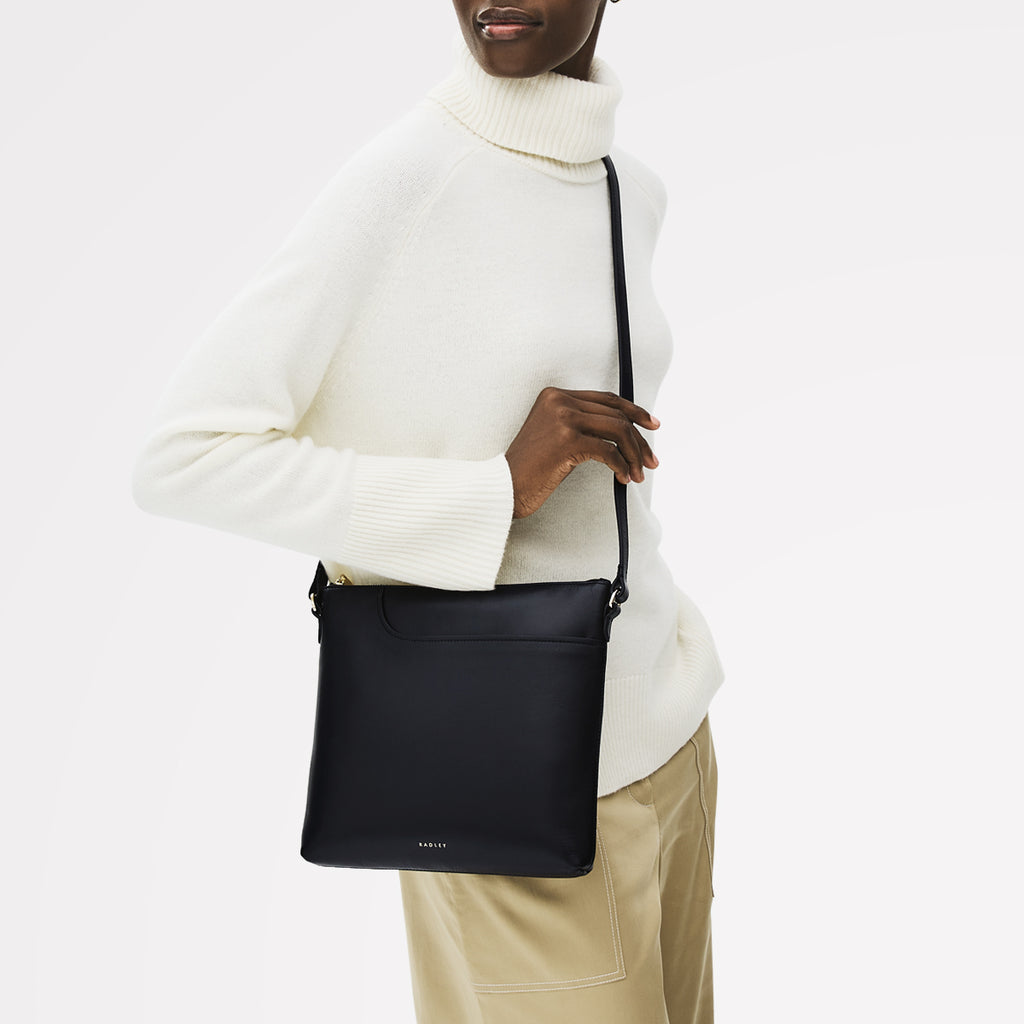 Pockets Leather Large Ziptop NS Cross Body Bag in Black - 112147