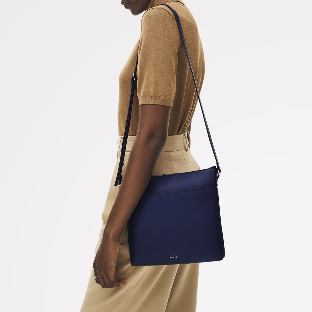 Pockets Leather Large Ziptop Ns Cross Body Bag in Evenfall - 112151