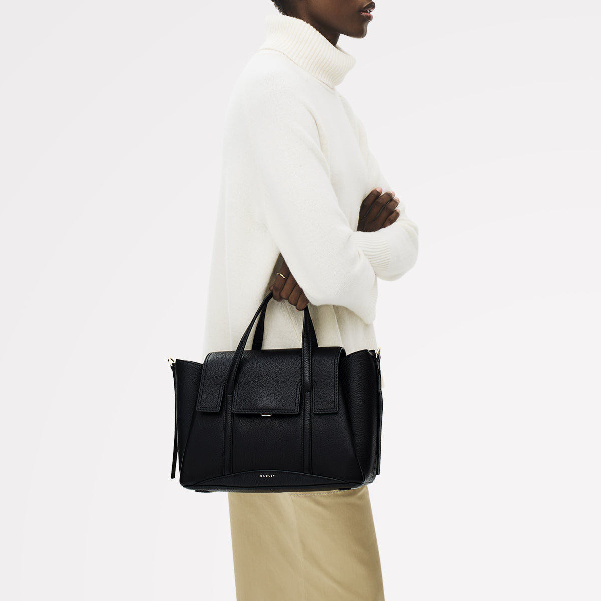 The Chancery Leather Medium Flapover Grab Bag in Black - 112165
