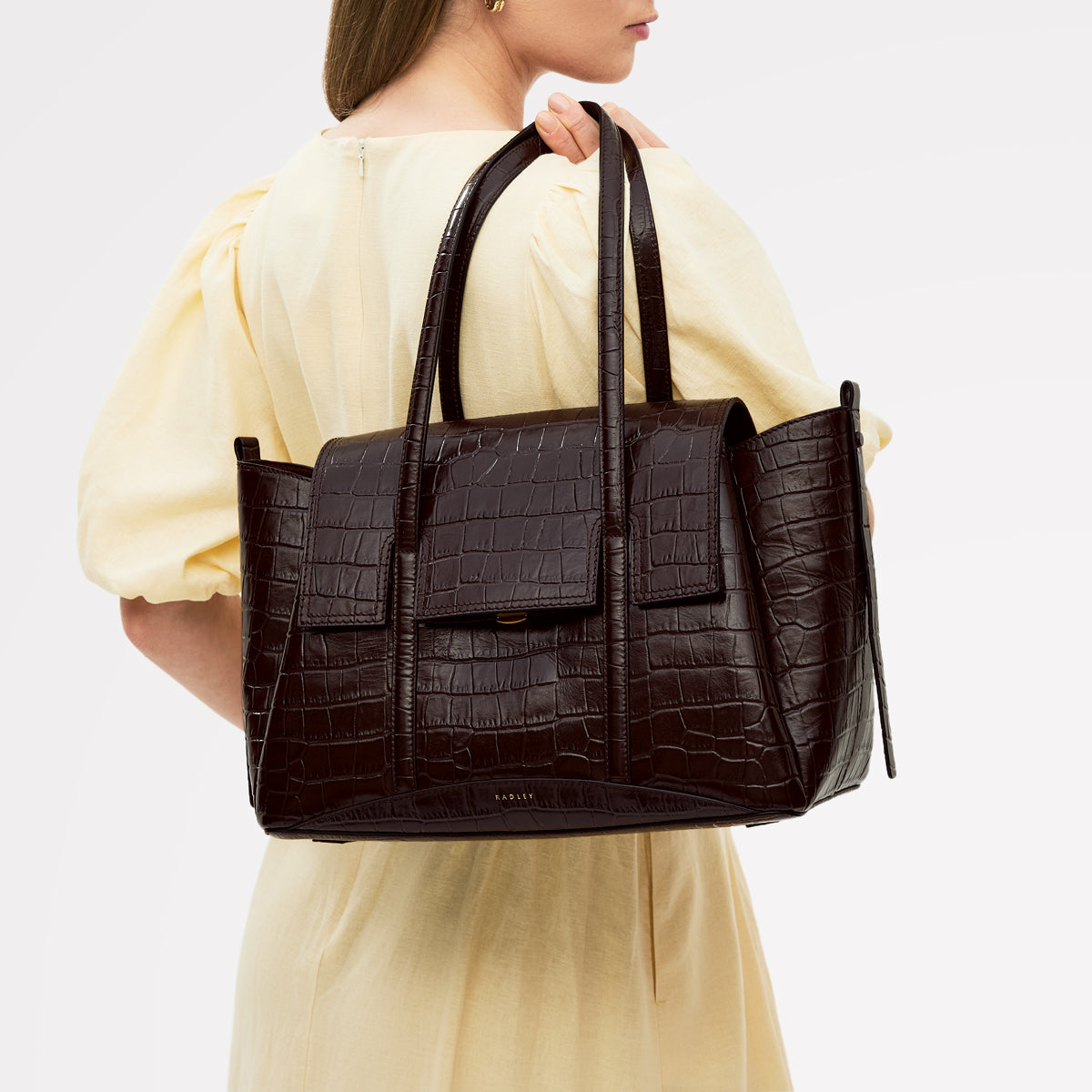 The Chancery Leather Medium Flapover Shoulder Bag in Dark Oak - 112167