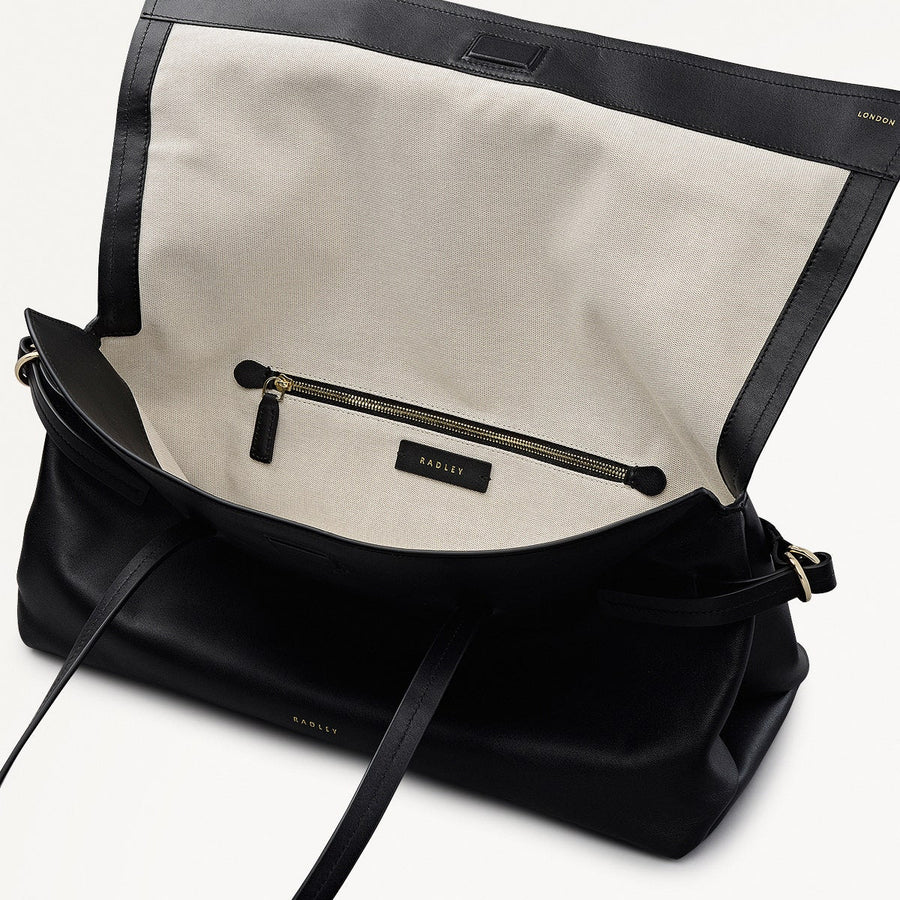 Fleet Street Medium Flapover Shoulder Bag in Black - 112187