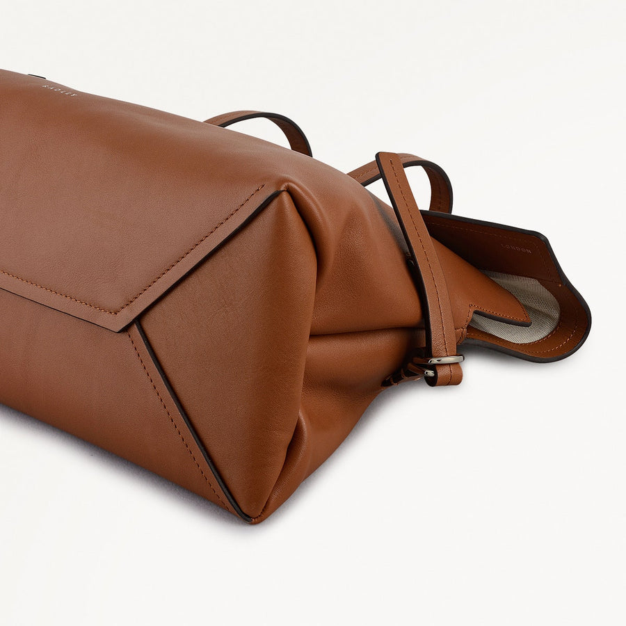 Fleet Street Medium Flapover Shoulder Bag in Toffee - 112188