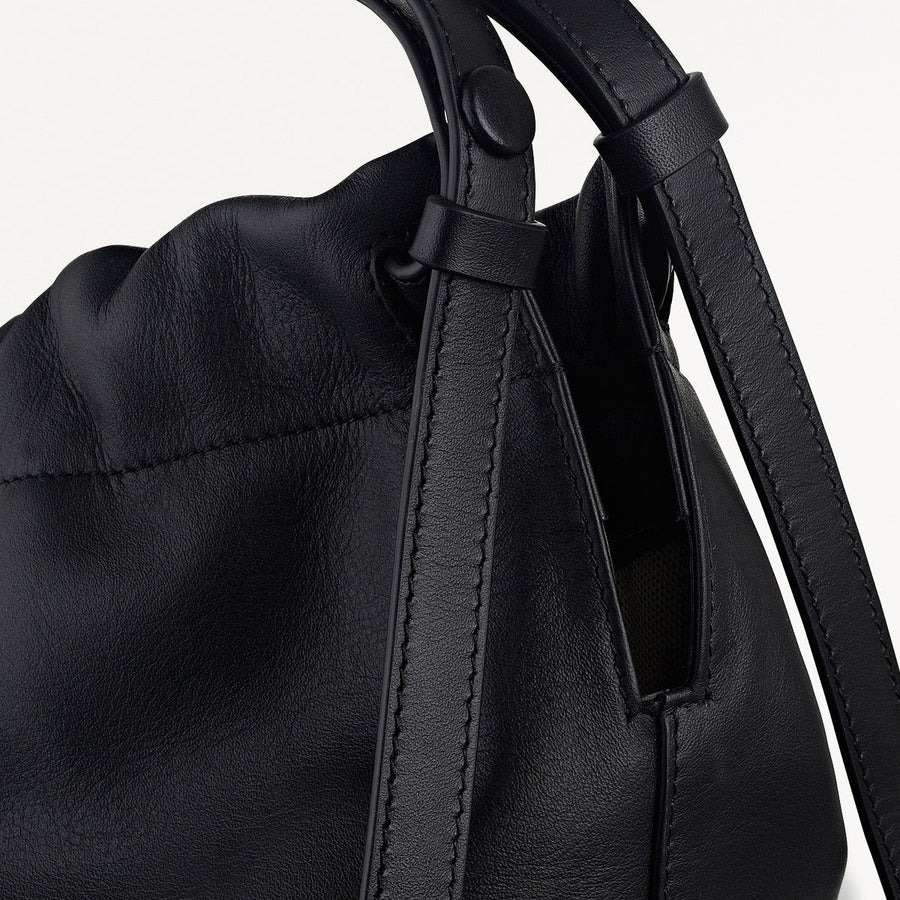 The Portobello Leather Large Drawstring Shoulder Bag in Black - 112190