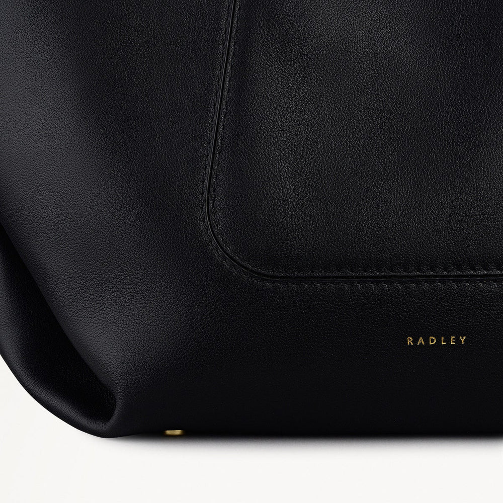 The Compton Medium Ziptop Shoulder Bag in Black - 112200