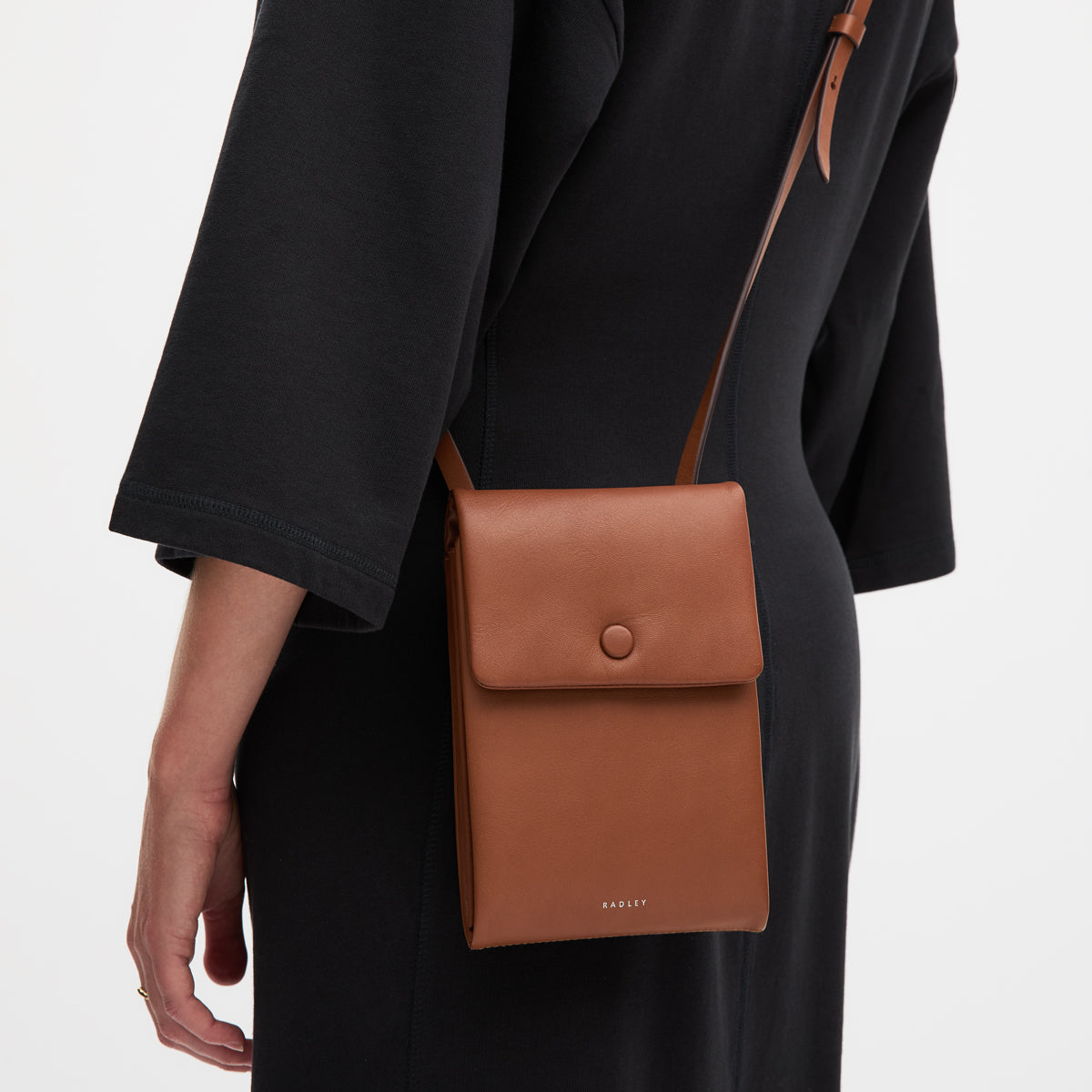 Mallow Street Leather Medium Phone Cross Body Bag in Toffee - 112209