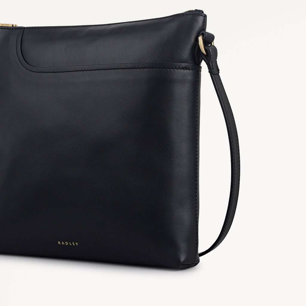 Pockets Large Ziptop North-South Cross Body Bag in Black - 112225