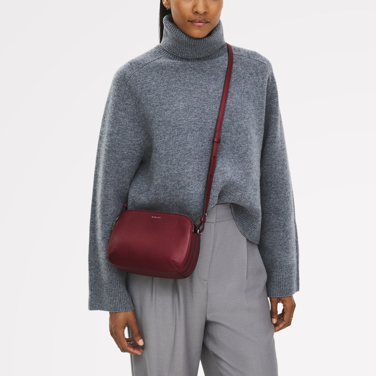 Dukes Place Leather Medium Ziptop Cross Body Bag in Carmine - 112232