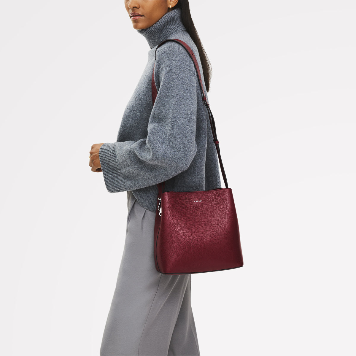 Dukes Place Leather Medium Compartment Cross Body Bag in Carmine - 112234