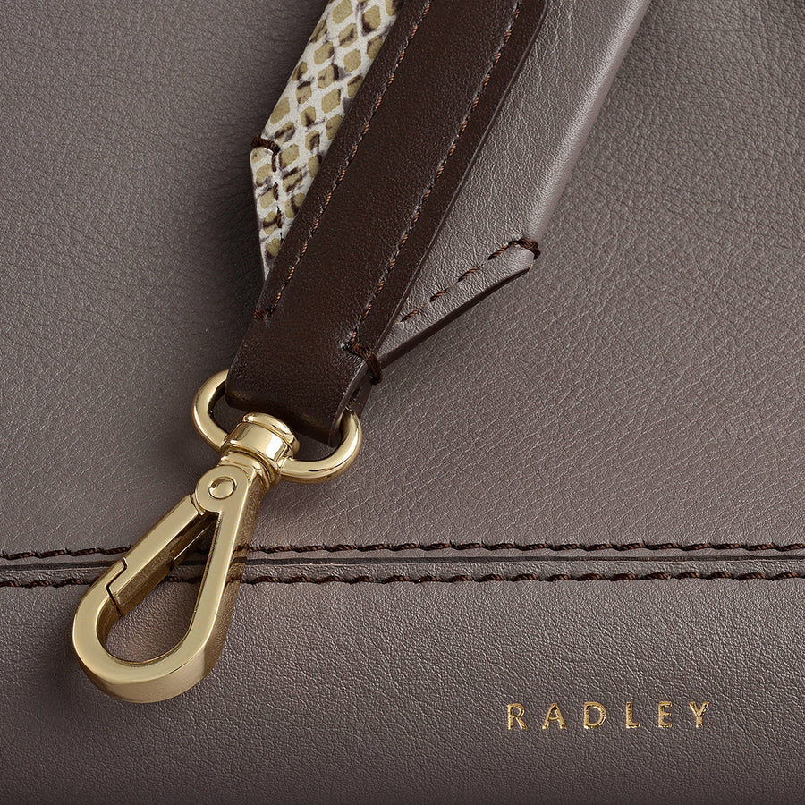 Hope Gardens Leather Medium Ziptop Shoulder Bag in Coffee - 112278