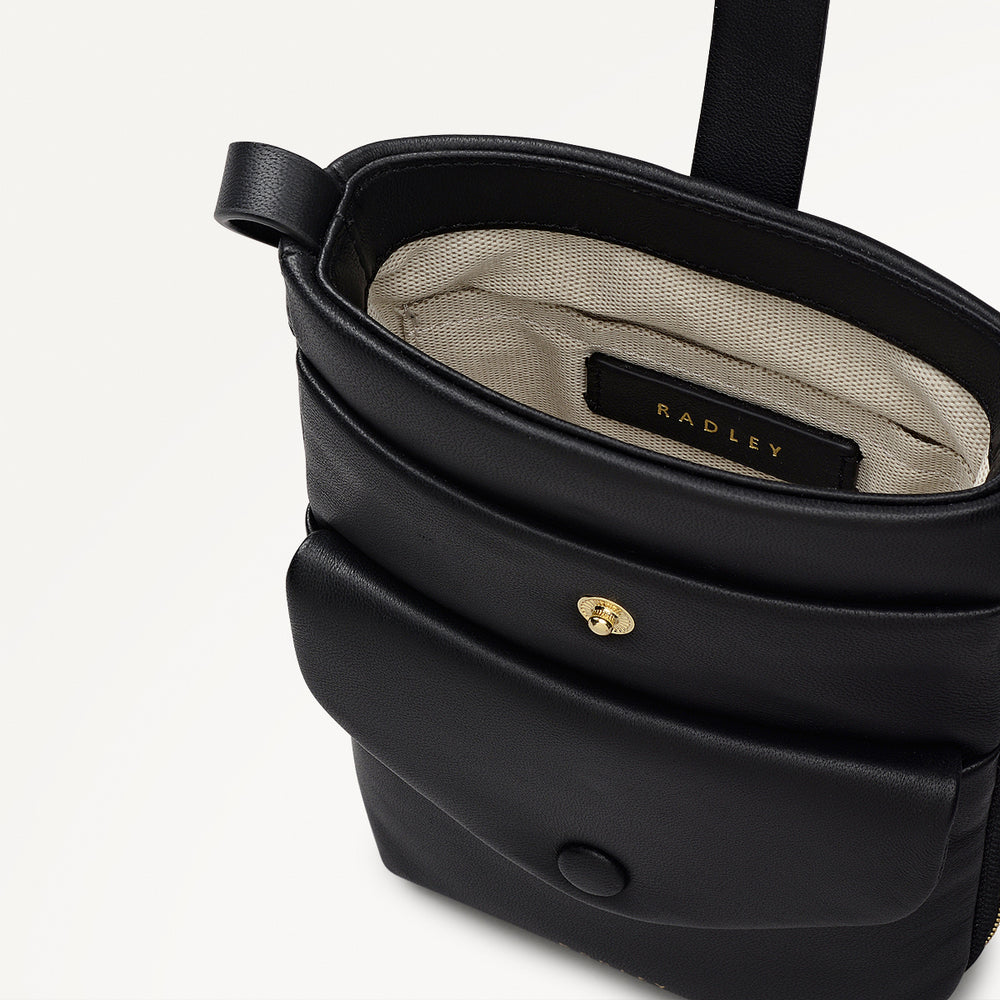 Mallow Street Leather Medium Phone Cross Body in Black - 112339