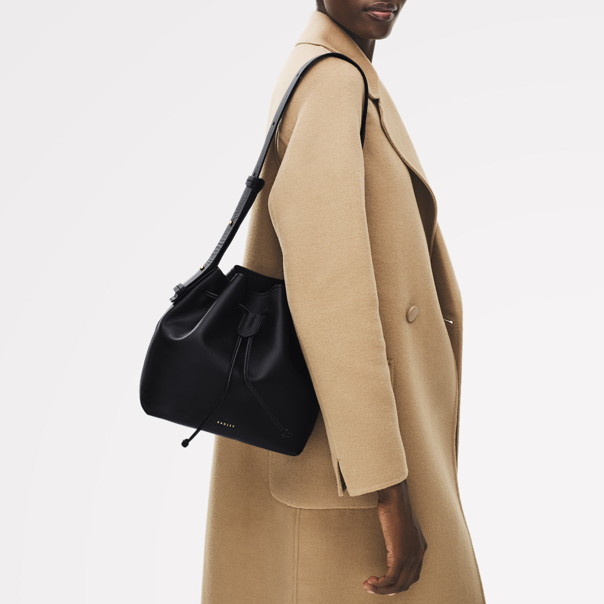 York Mews Leather Medium Drawstring Shoulder Bag in Black - 112360