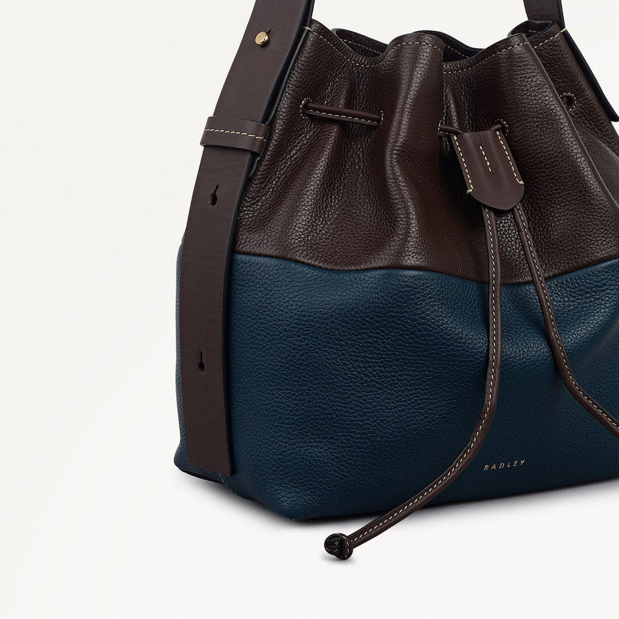 York Mews Leather Medium Drawstring Shoulder Bag in Dark Oak - 112362