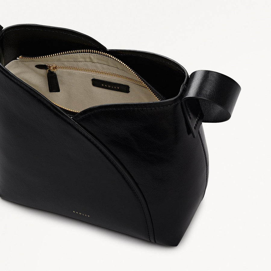 Tulip Street Leather Large Open Top Shoulder Bag in Black - 112406