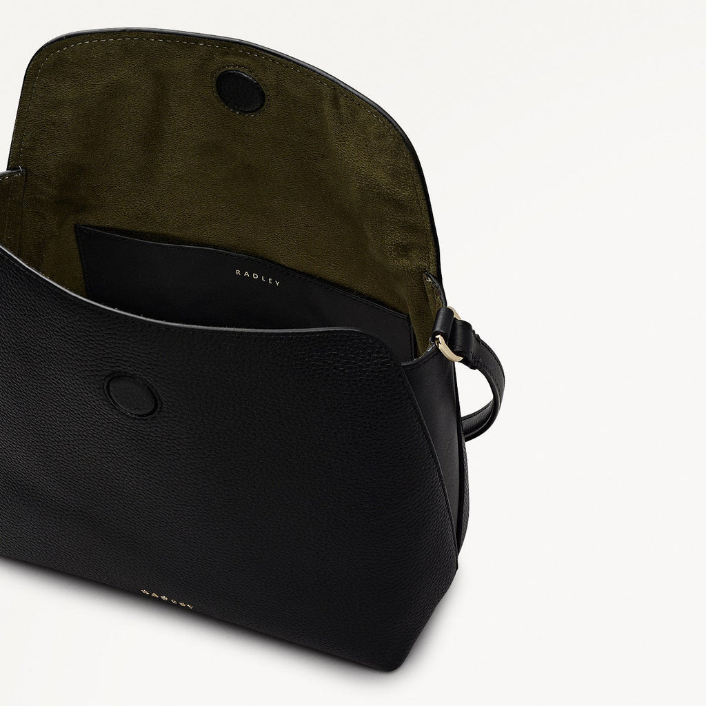 City Road Medium Flapover Grab in Black - 112411