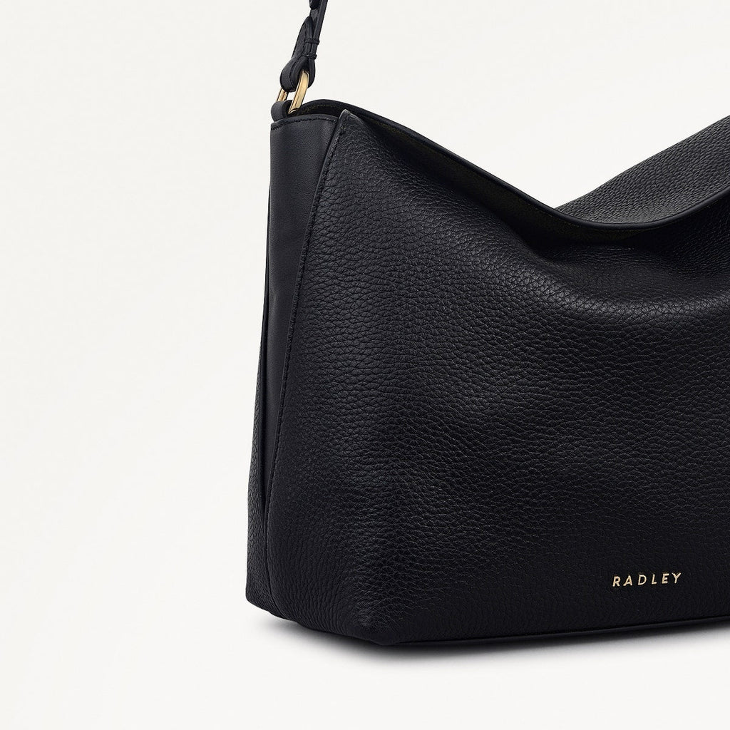 City Road Medium Flapover Grab in Black - 112411