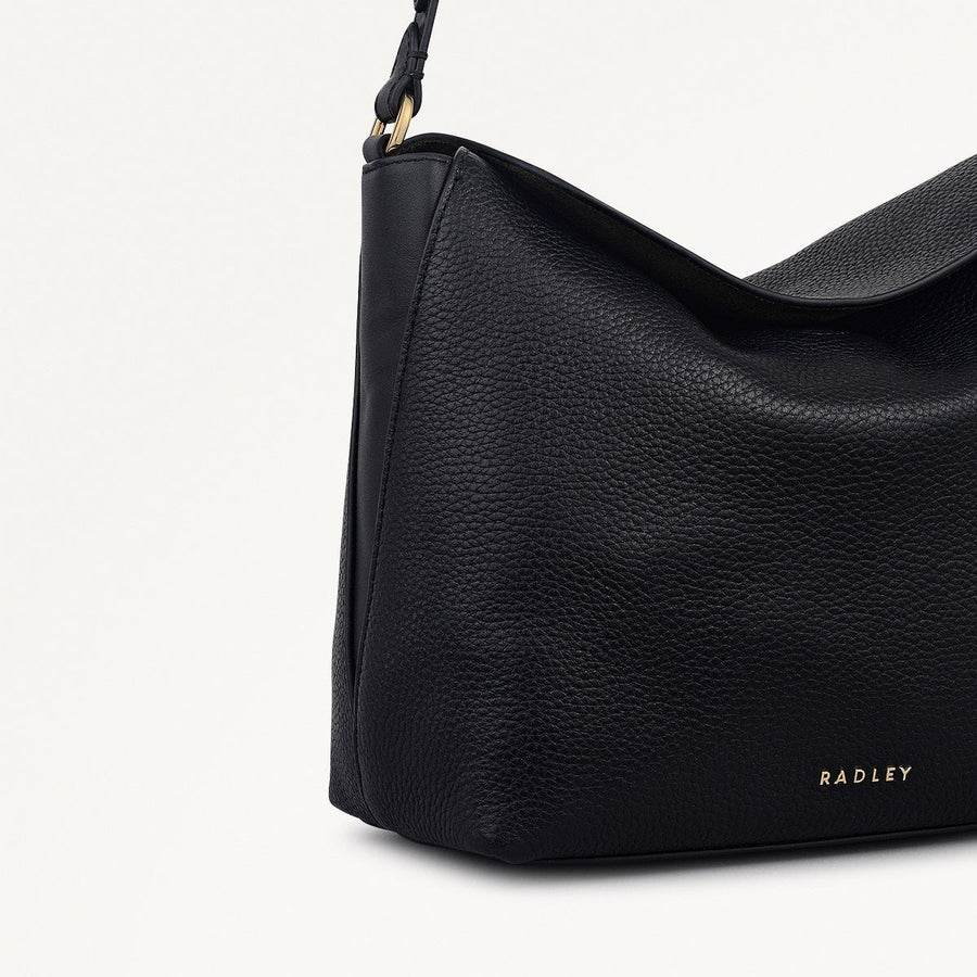 City Road Medium Flapover Grab in Black - 112411