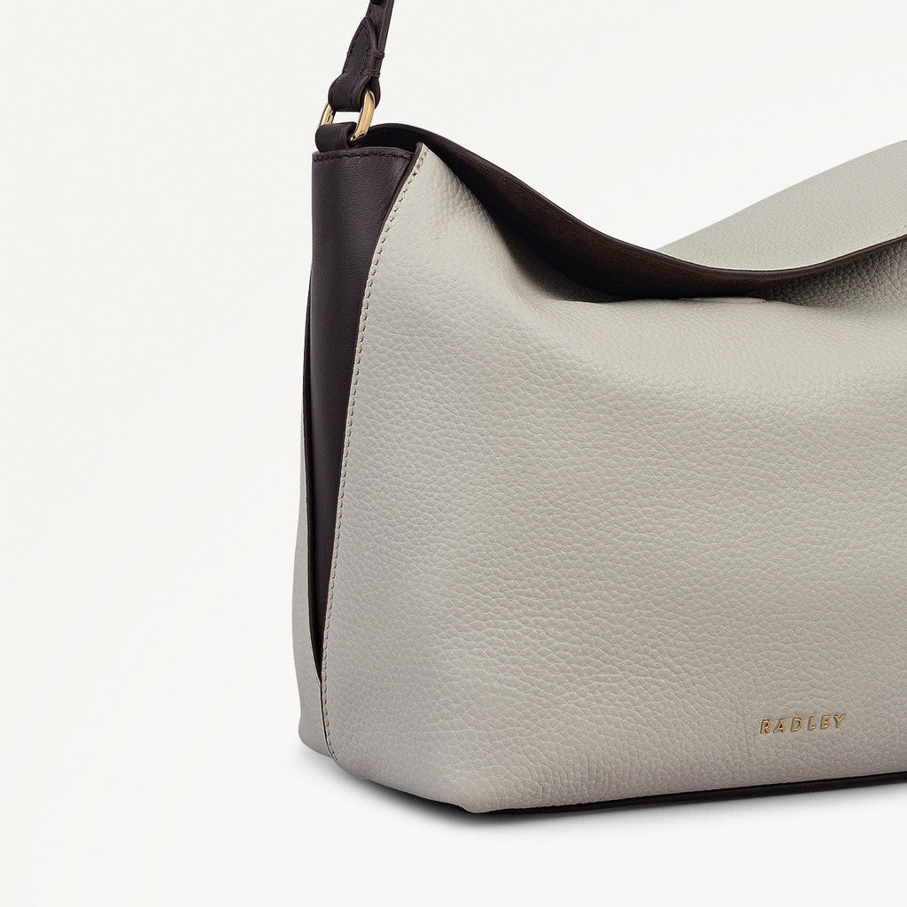 City Road - Colourblock Medium Flapover Grab in Snow - 112413