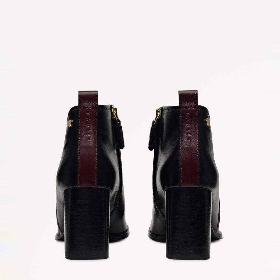 Tulip Walk Curve Bootie Black - 112540