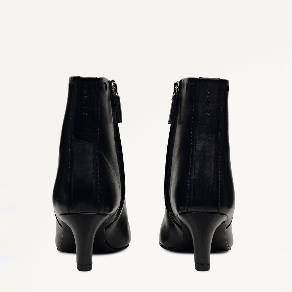 Montpellier Parade Clean Curve Heel Boot Black - 112551