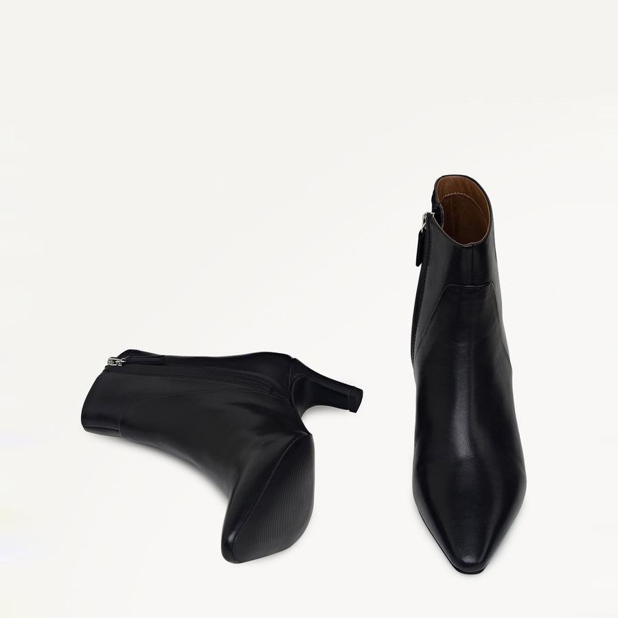 Montpellier Parade Clean Curve Heel Boot Black - 112551