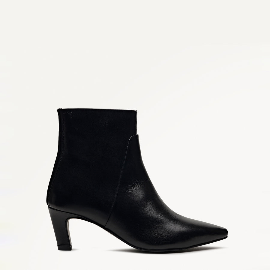 Montpellier Parade Clean Curve Heel Boot Black - 112551