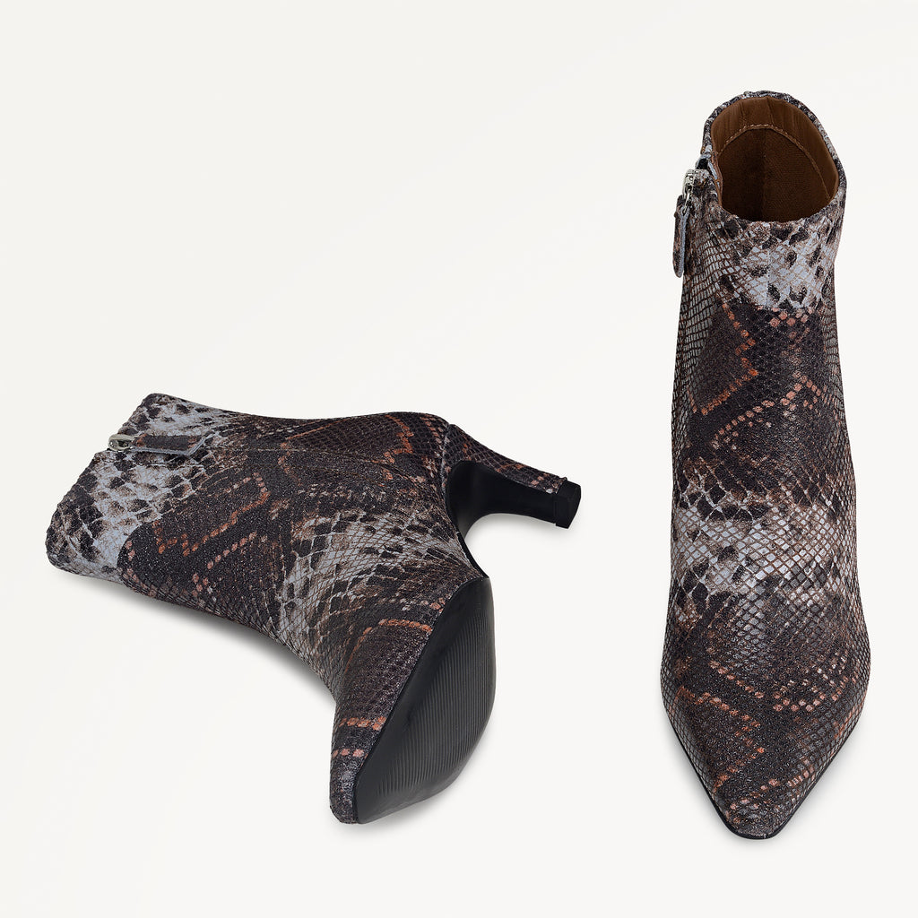 Montpellier Parade Clean Curve Heel Boot Carmine - 112552