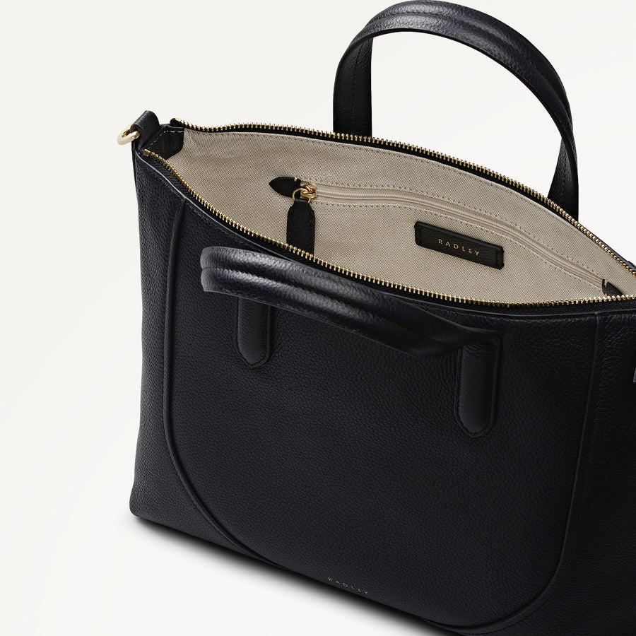 Wood Park Leather Medium Ziptop Grab Bag in Black - 112625