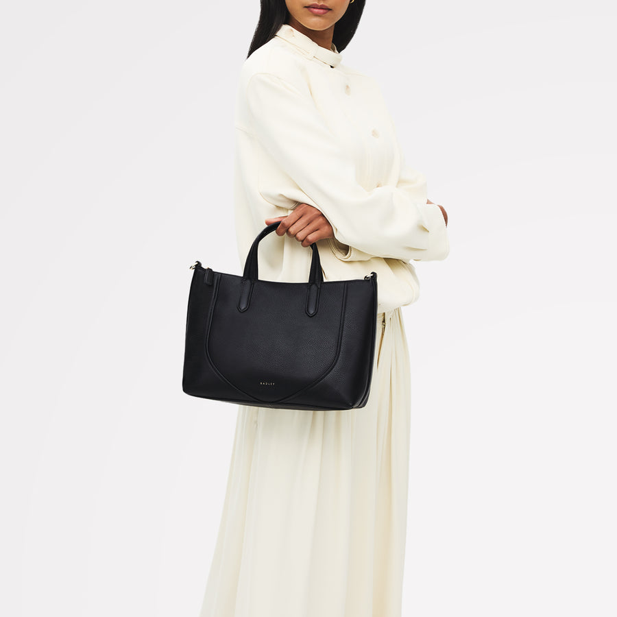 Wood Park Leather Medium Ziptop Grab Bag in Black - 112625