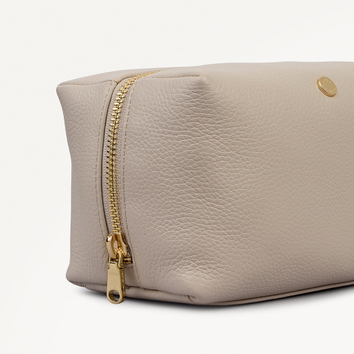 Eltham Mews Leather Medium Ziptop Pouch in Porcini - 112698