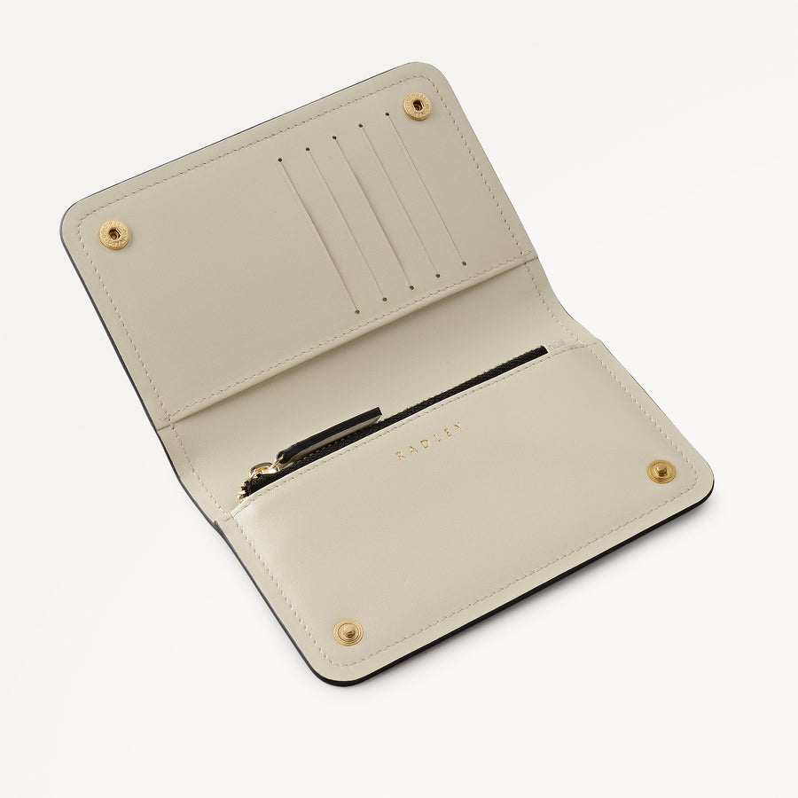 Elm Avenue Leather Medium Bifold Wallet in Black - 112710