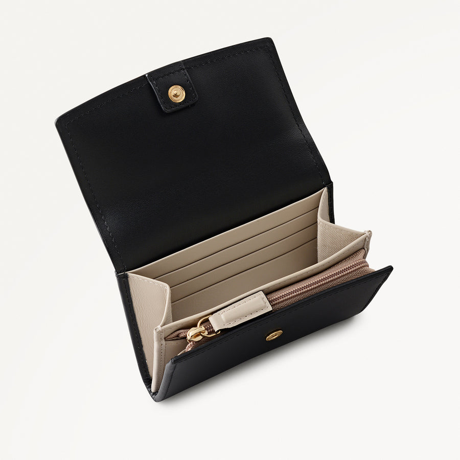 Liverpool Gardens Leather Medium Flapover Wallet in Black - 112802