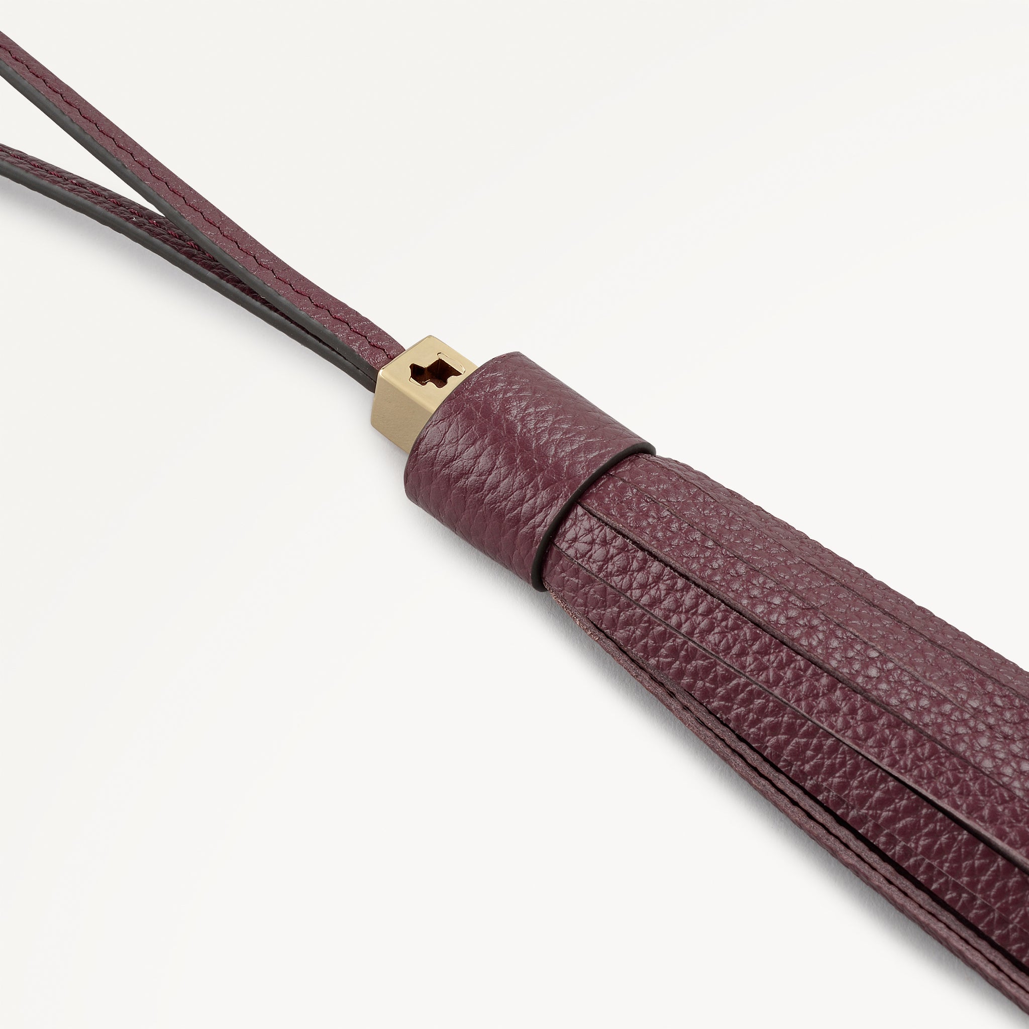 NOBLE ALLEY BAG CHARM DARK CHERRY