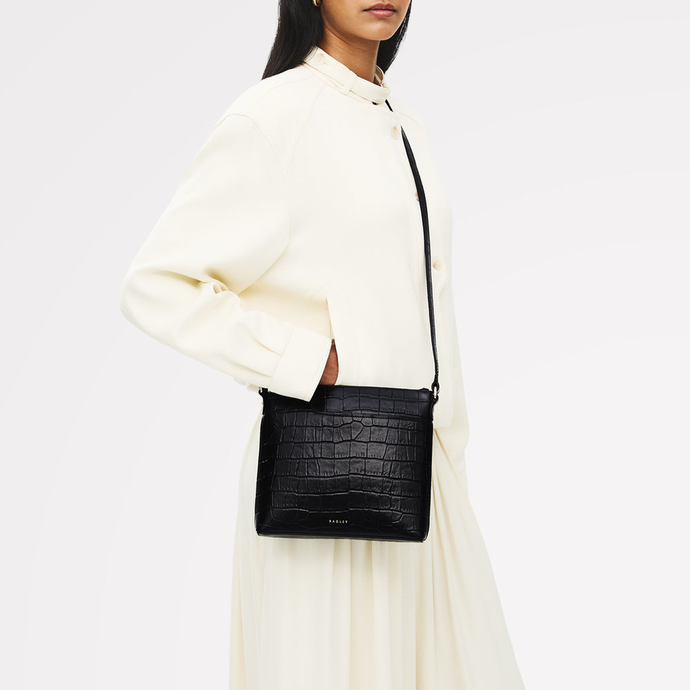 Pockets - Faux Croc Small Ziptop NS Cross Body Black - 113028