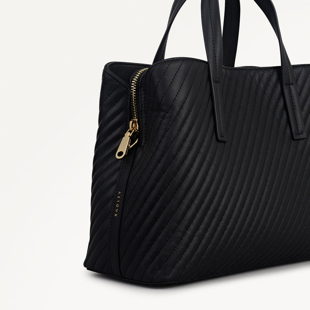 Dukes Place - Diagonal Quilt Medium Ziptop Grab Black - 113063