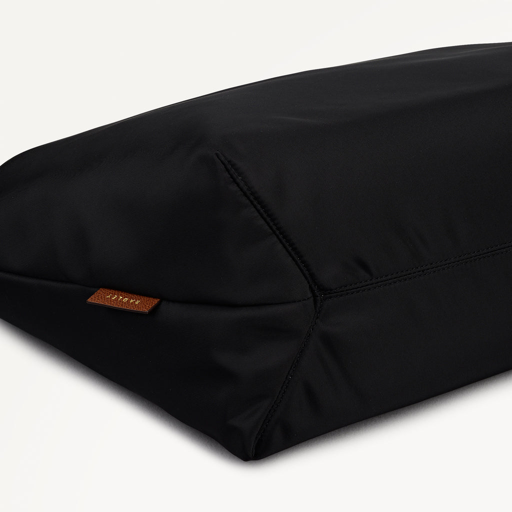 THE TOWNLEY LARGE ZIPTOP TOTE BLACK - 113103