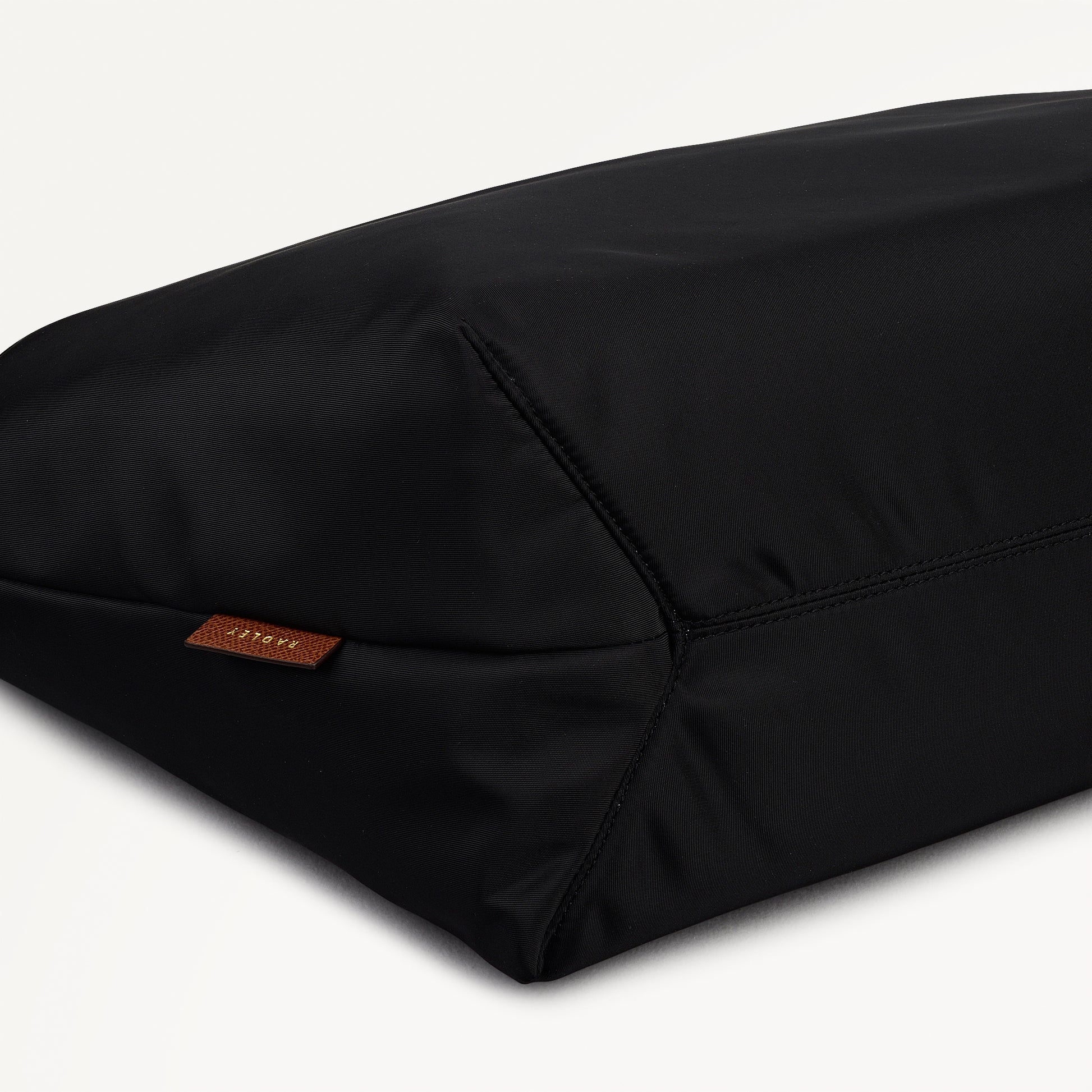 THE TOWNLEY LARGE ZIPTOP TOTE BLACK - 113103